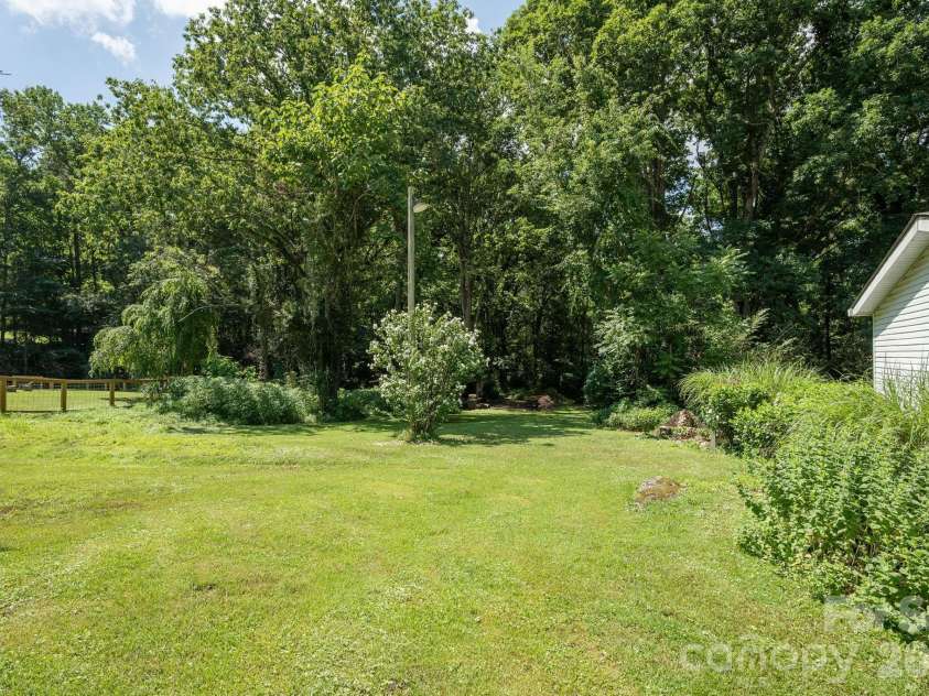 15 Grey Rock Valley, Black Mountain, NC 28711.  MLS# CAR4400913, YatesRealty ID 36991. 