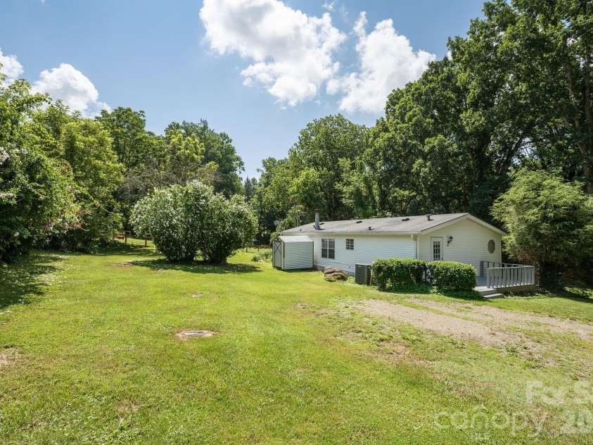 15 Grey Rock Valley, Black Mountain, NC 28711.  MLS# CAR4400913, YatesRealty ID 36991. 
