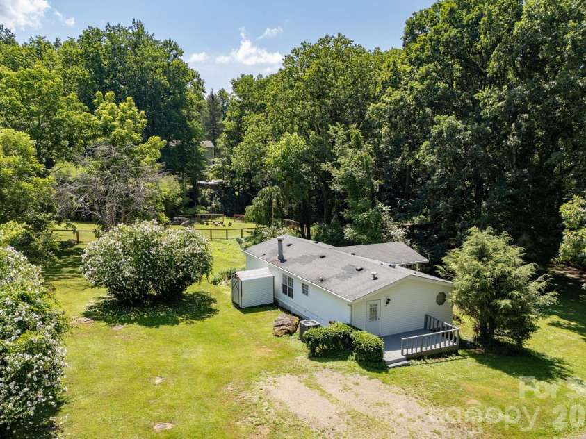 15 Grey Rock Valley, Black Mountain, NC 28711.  MLS# CAR4400913, YatesRealty ID 36991. 