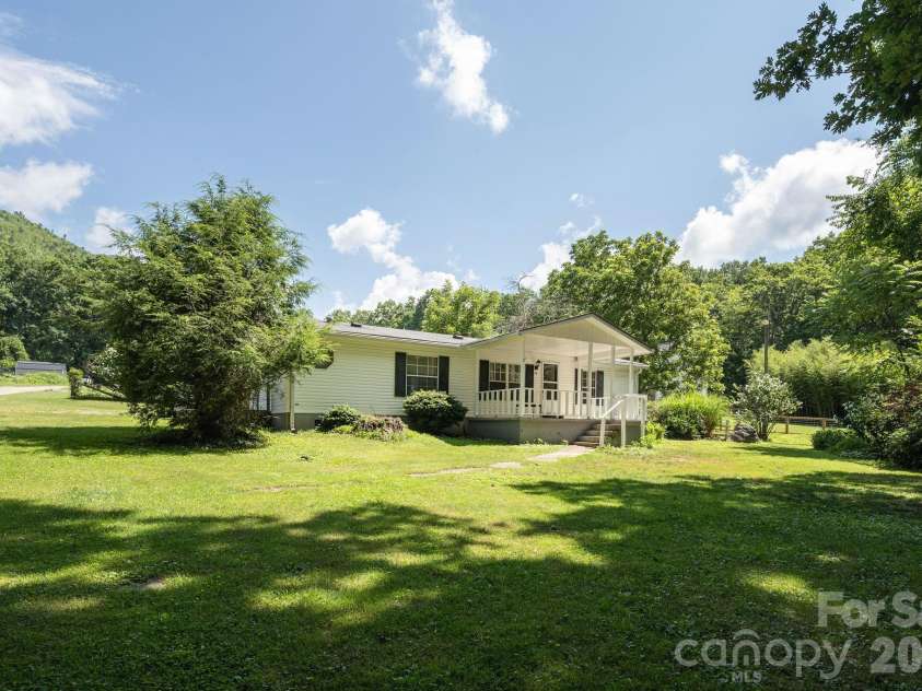 15 Grey Rock Valley, Black Mountain, NC 28711.  MLS# CAR4400913, YatesRealty ID 36991. 
