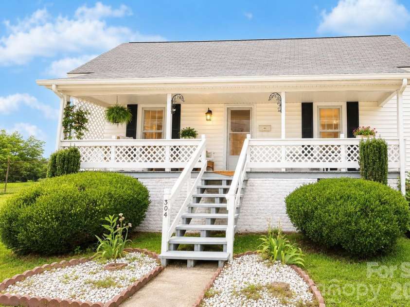 304 Bleachery Court, Concord, NC 28025.  MLS# CAR4386900, YatesRealty ID 36992. 