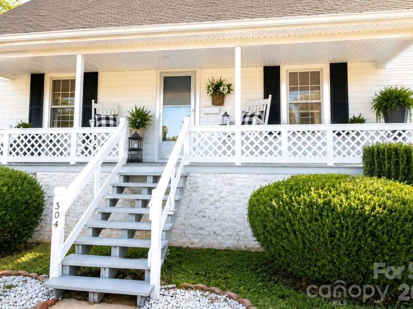 304 Bleachery Court, Concord, NC 28025.  MLS# CAR4386900, YatesRealty ID 36992. 