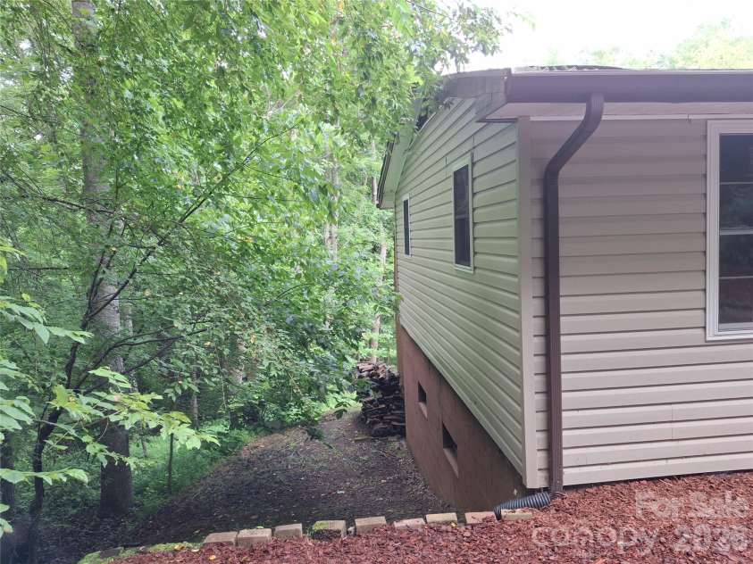 232 Tilson Drive, Mars Hill, NC 28754.  MLS# CAR4403424, YatesRealty ID 36994. 
