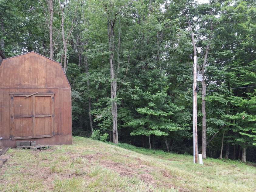 232 Tilson Drive, Mars Hill, NC 28754.  MLS# CAR4403424, YatesRealty ID 36994. 