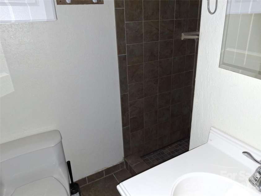 232 Tilson Drive, Mars Hill, NC 28754.  MLS# CAR4403424, YatesRealty ID 36994. Bath 1