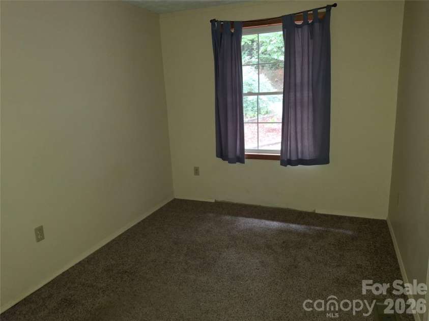 232 Tilson Drive, Mars Hill, NC 28754.  MLS# CAR4403424, YatesRealty ID 36994. Bed 3