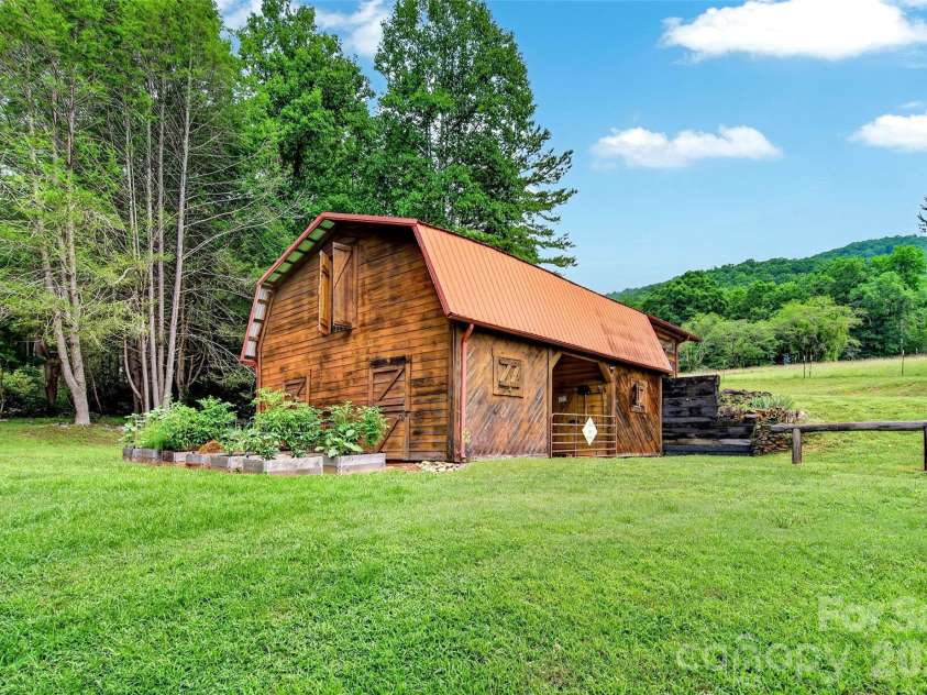 664 Paxton Creek Road, Marion, NC 28752.  MLS# CAR4396742, YatesRealty ID 36996. 