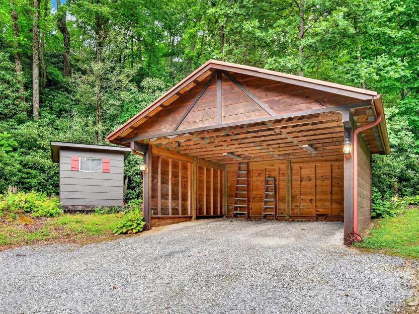 664 Paxton Creek Road, Marion, NC 28752.  MLS# CAR4396742, YatesRealty ID 36996. 