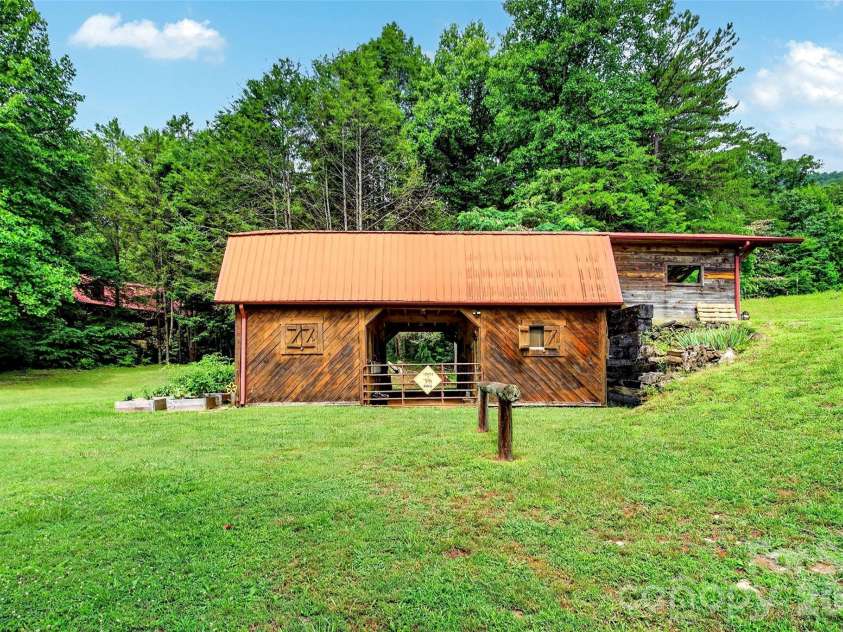 664 Paxton Creek Road, Marion, NC 28752.  MLS# CAR4396742, YatesRealty ID 36996. 