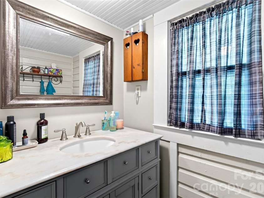 664 Paxton Creek Road, Marion, NC 28752.  MLS# CAR4396742, YatesRealty ID 36996. 