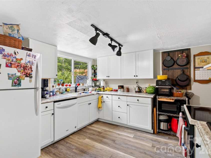 664 Paxton Creek Road, Marion, NC 28752.  MLS# CAR4396742, YatesRealty ID 36996. Second House Kitchen