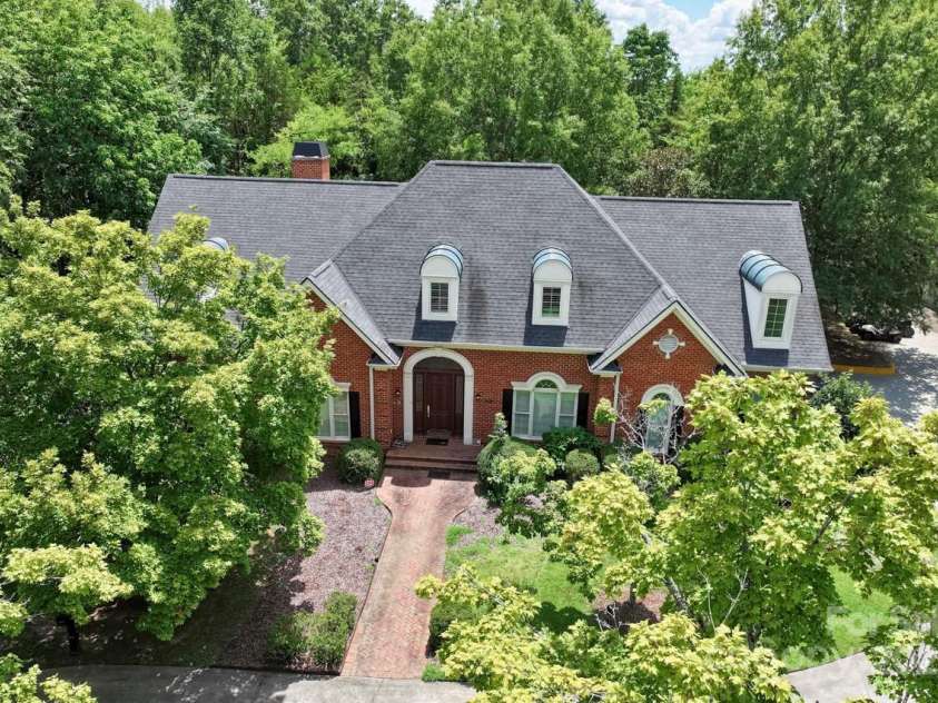 7000 Old Providence Road, Charlotte, NC 28226.  MLS# CAR4286835, YatesRealty ID 37. 
