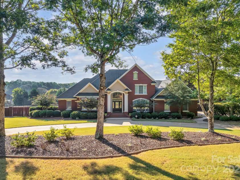137 Clearcreek Drive, Boiling Springs, SC 29316.  MLS# CAR4322512, YatesRealty ID 3700. 