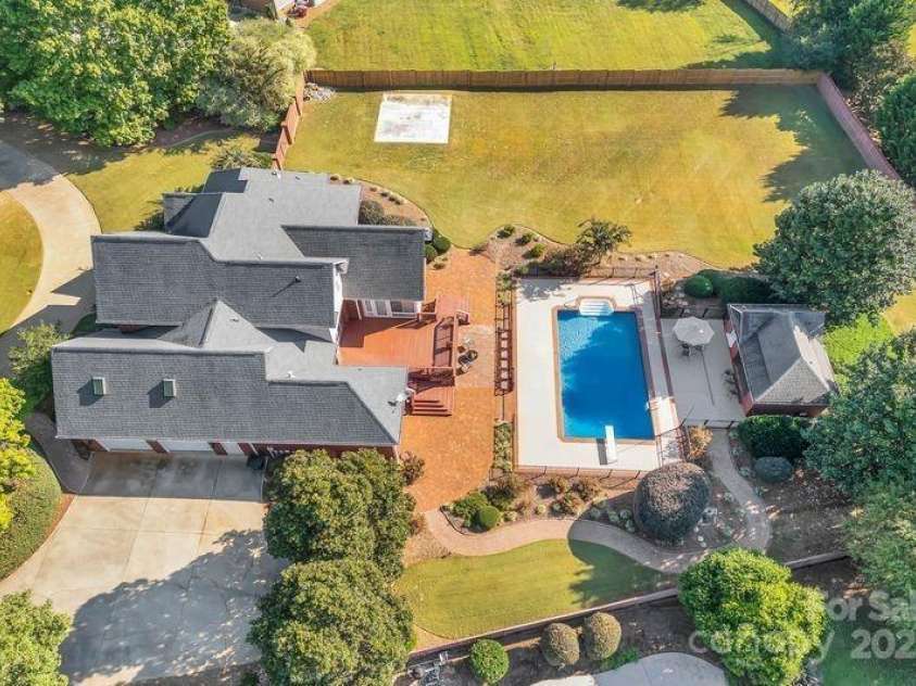 137 Clearcreek Drive, Boiling Springs, SC 29316.  MLS# CAR4322512, YatesRealty ID 3700. 