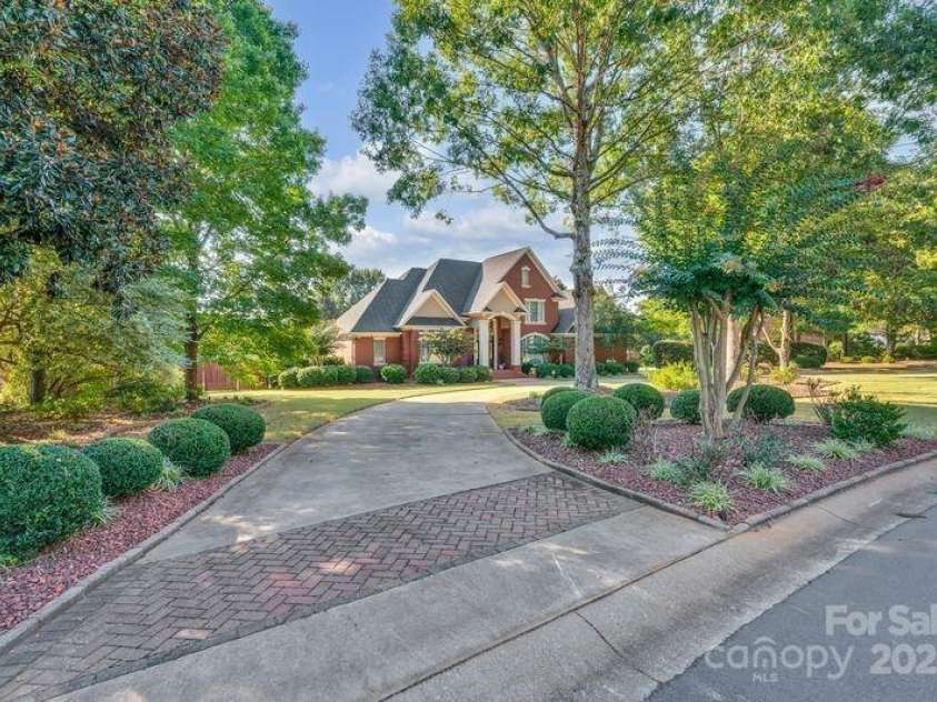 137 Clearcreek Drive, Boiling Springs, SC 29316.  MLS# CAR4322512, YatesRealty ID 3700. 