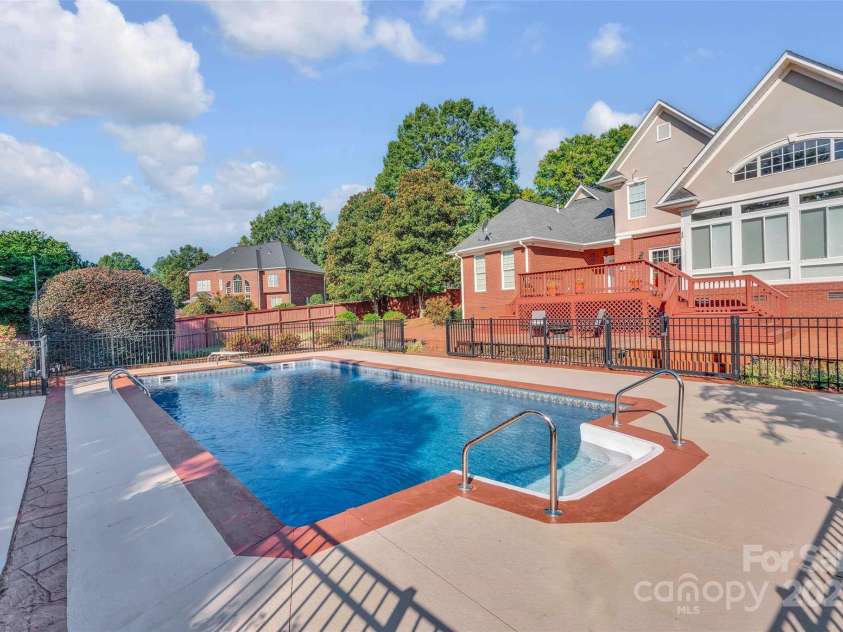 137 Clearcreek Drive, Boiling Springs, SC 29316.  MLS# CAR4322512, YatesRealty ID 3700. 