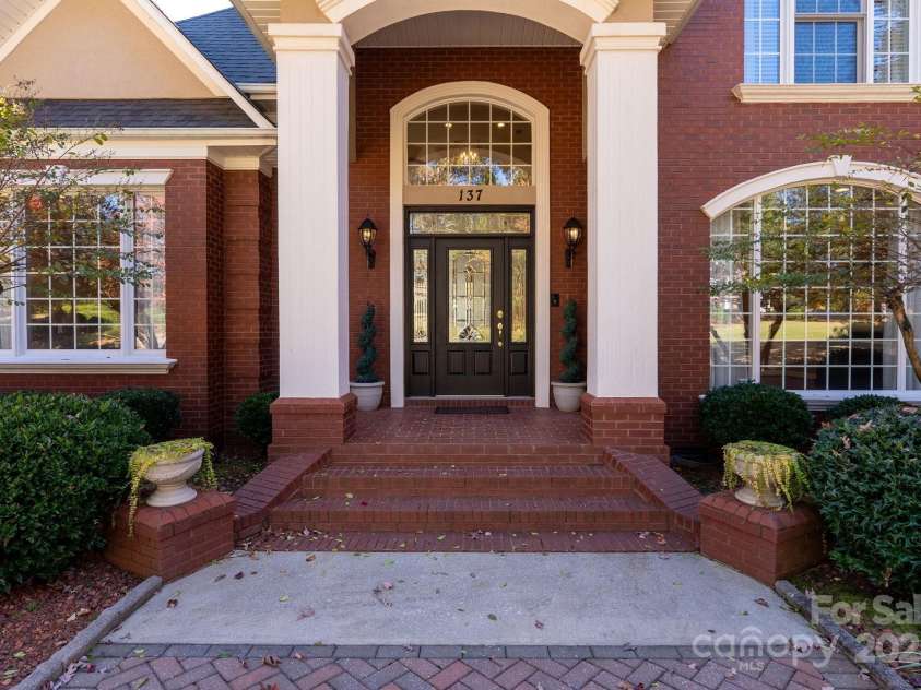 137 Clearcreek Drive, Boiling Springs, SC 29316.  MLS# CAR4322512, YatesRealty ID 3700. 