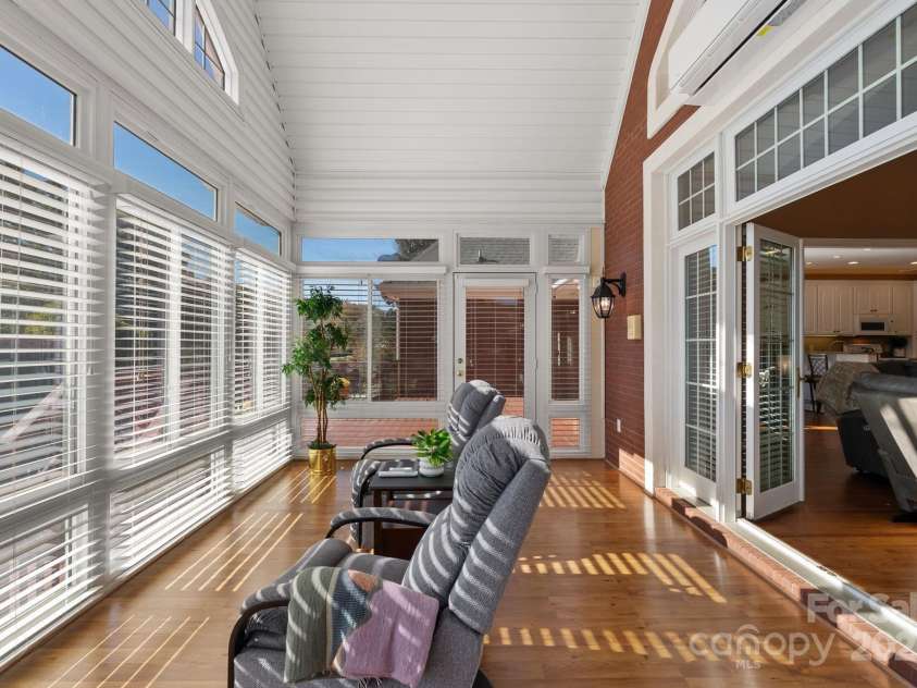 137 Clearcreek Drive, Boiling Springs, SC 29316.  MLS# CAR4322512, YatesRealty ID 3700. 