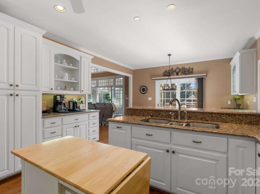 137 Clearcreek Drive, Boiling Springs, SC 29316.  MLS# CAR4322512, YatesRealty ID 3700. 