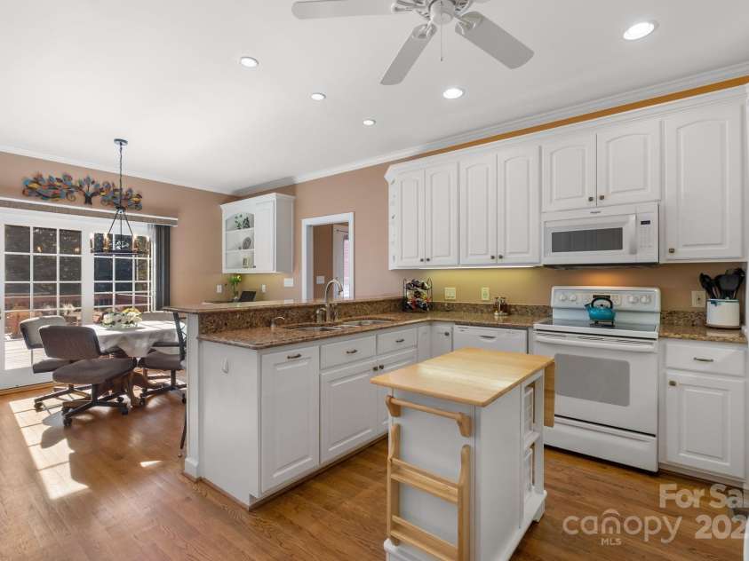 137 Clearcreek Drive, Boiling Springs, SC 29316.  MLS# CAR4322512, YatesRealty ID 3700. 