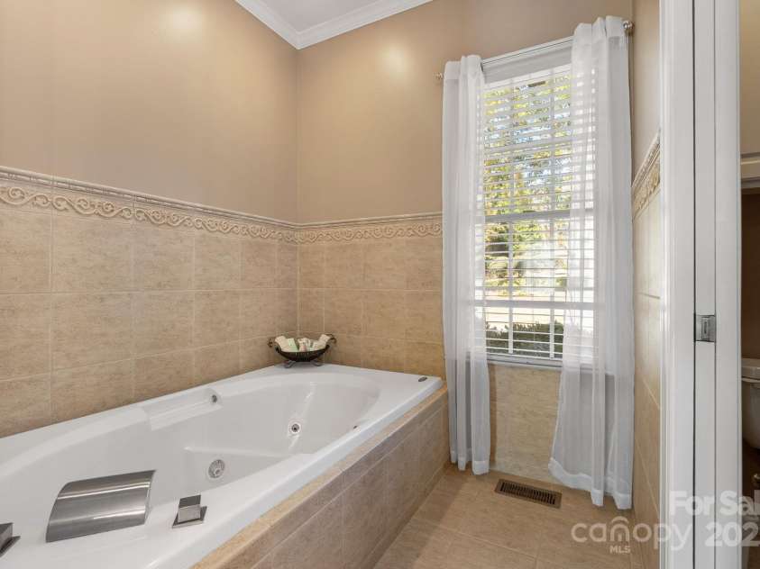 137 Clearcreek Drive, Boiling Springs, SC 29316.  MLS# CAR4322512, YatesRealty ID 3700. 