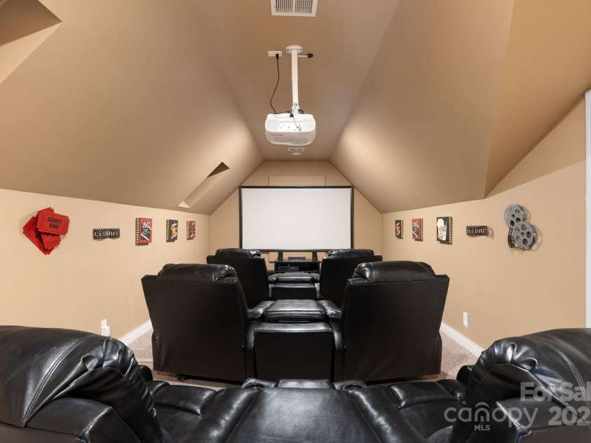 137 Clearcreek Drive, Boiling Springs, SC 29316.  MLS# CAR4322512, YatesRealty ID 3700. 