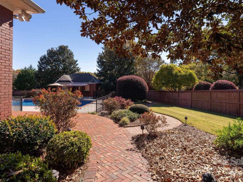 137 Clearcreek Drive, Boiling Springs, SC 29316.  MLS# CAR4322512, YatesRealty ID 3700. 