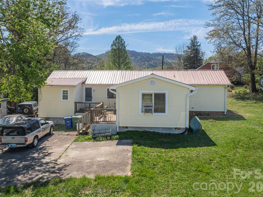 11 Porter Road, Asheville, NC 28803.  MLS# CAR4402844, YatesRealty ID 37002. 