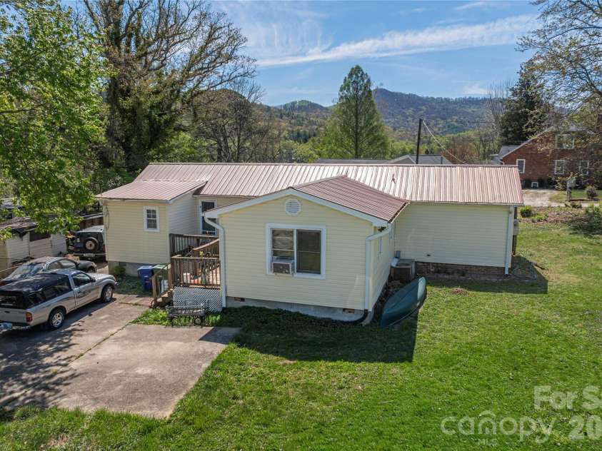 11 Porter Road, Asheville, NC 28803.  MLS# CAR4402844, YatesRealty ID 37002. 