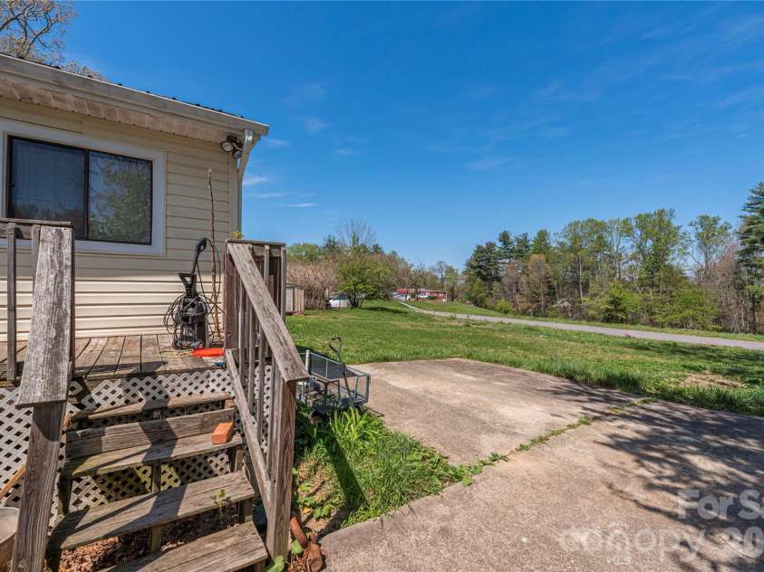11 Porter Road, Asheville, NC 28803.  MLS# CAR4402844, YatesRealty ID 37002. 