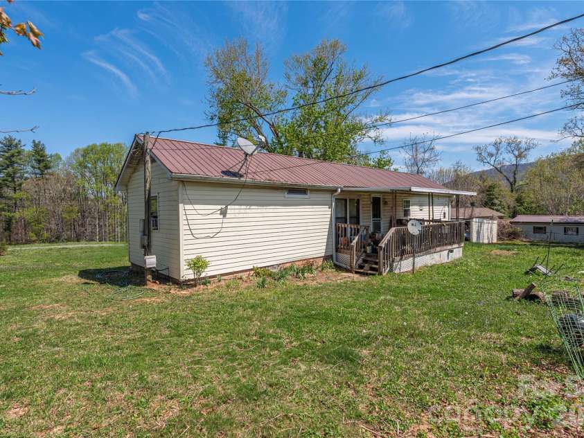 11 Porter Road, Asheville, NC 28803.  MLS# CAR4402844, YatesRealty ID 37002. 