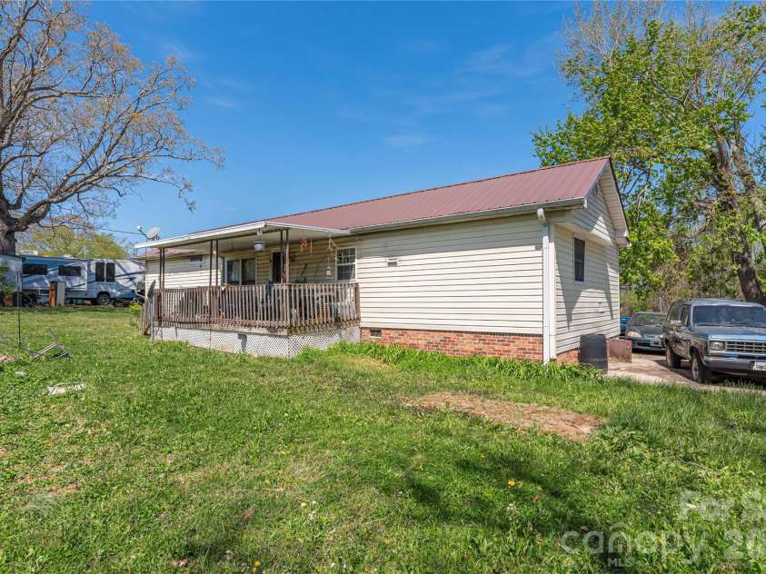 11 Porter Road, Asheville, NC 28803.  MLS# CAR4402844, YatesRealty ID 37002. 
