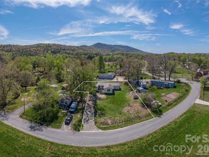 11 Porter Road, Asheville, NC 28803.  MLS# CAR4402844, YatesRealty ID 37002. 