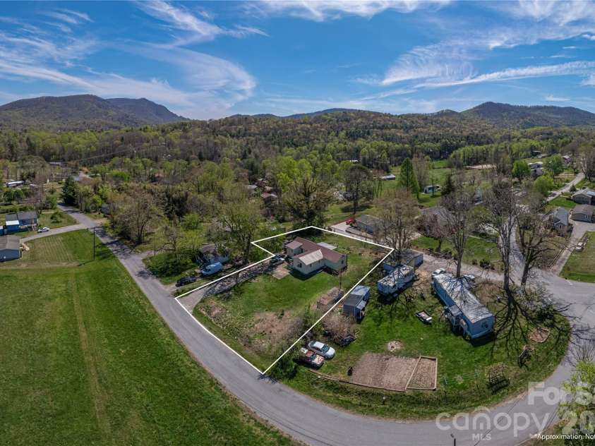 11 Porter Road, Asheville, NC 28803.  MLS# CAR4402844, YatesRealty ID 37002. 