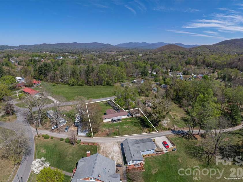 11 Porter Road, Asheville, NC 28803.  MLS# CAR4402844, YatesRealty ID 37002. 
