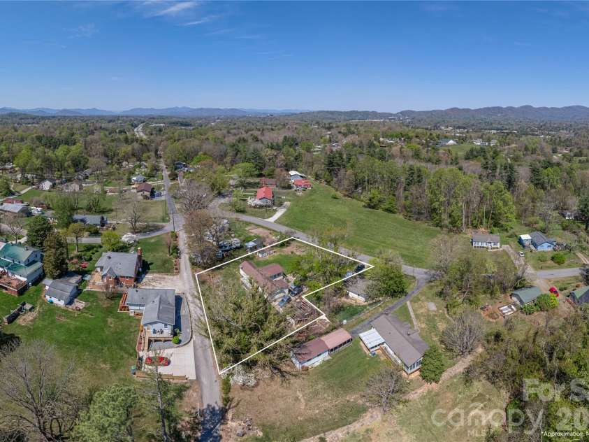 11 Porter Road, Asheville, NC 28803.  MLS# CAR4402844, YatesRealty ID 37002. 