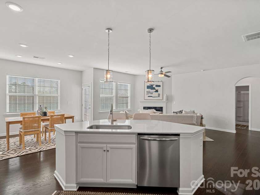 17519 Snug Harbor Road, Charlotte, NC 28278.  MLS# CAR4344253, YatesRealty ID 37003. 