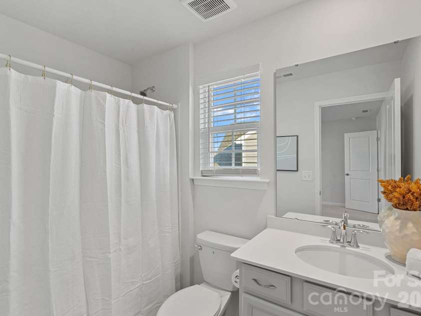 17519 Snug Harbor Road, Charlotte, NC 28278.  MLS# CAR4344253, YatesRealty ID 37003. 