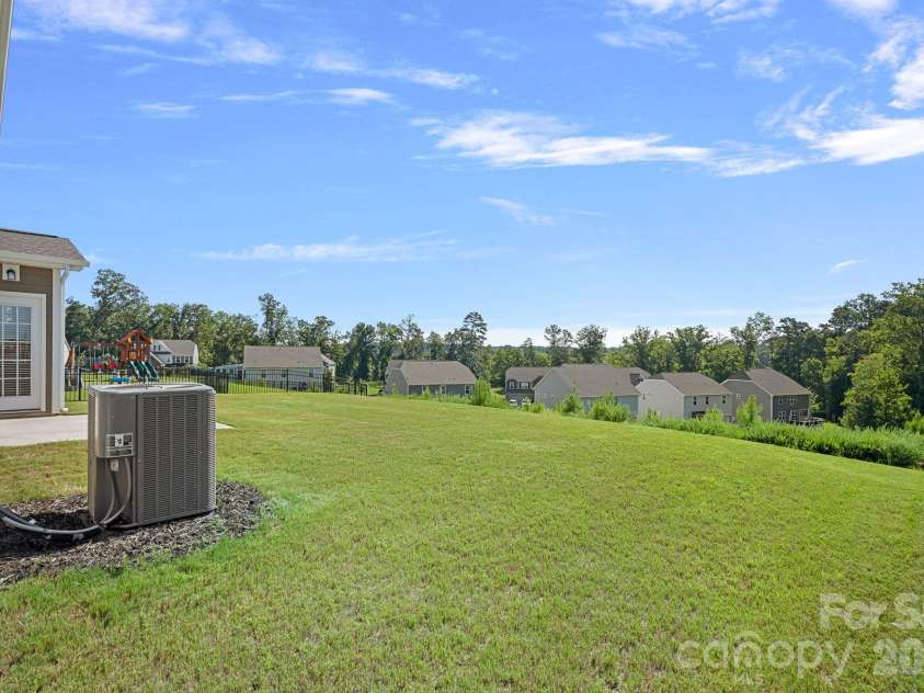 17519 Snug Harbor Road, Charlotte, NC 28278.  MLS# CAR4344253, YatesRealty ID 37003. 
