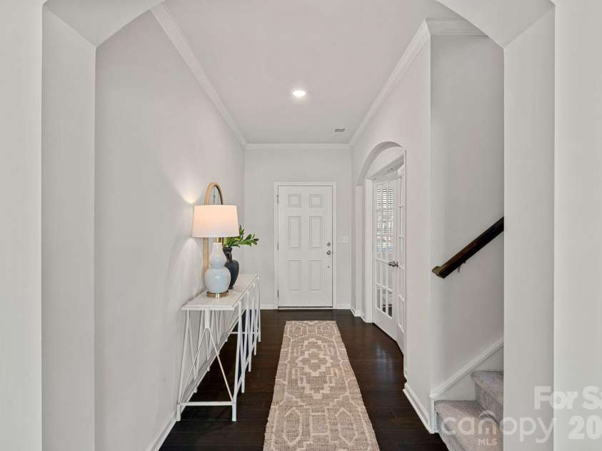 17519 Snug Harbor Road, Charlotte, NC 28278.  MLS# CAR4344253, YatesRealty ID 37003. Entry