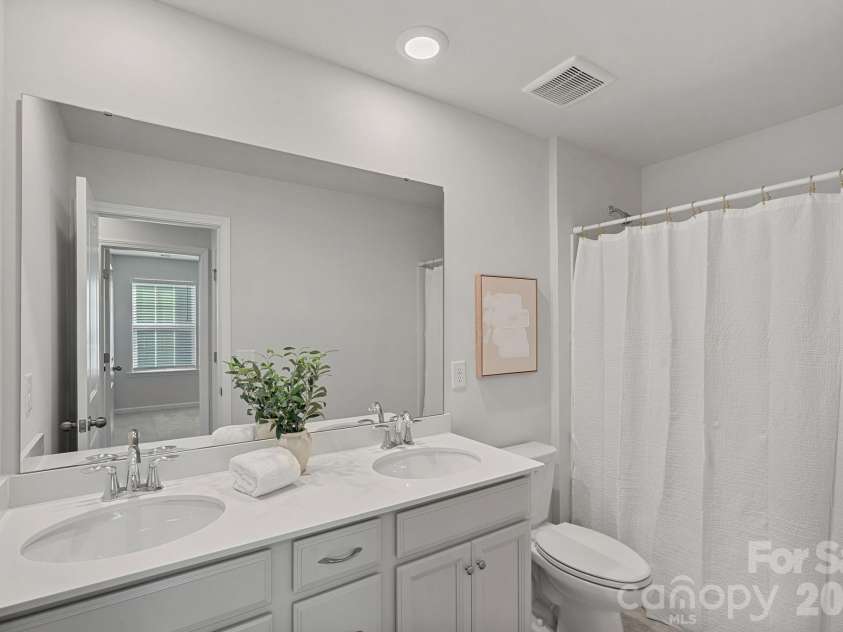 17519 Snug Harbor Road, Charlotte, NC 28278.  MLS# CAR4344253, YatesRealty ID 37003. Full Bath