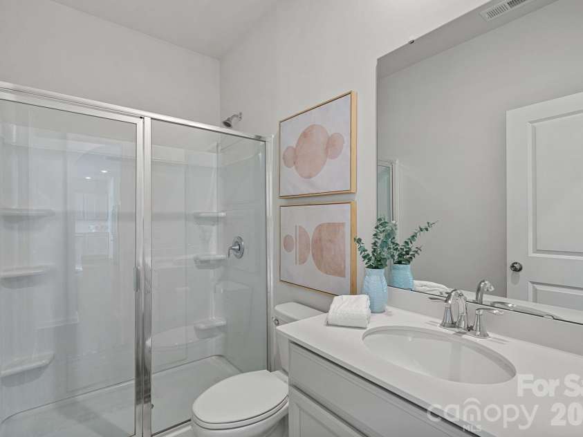 17519 Snug Harbor Road, Charlotte, NC 28278.  MLS# CAR4344253, YatesRealty ID 37003. Main level full bath