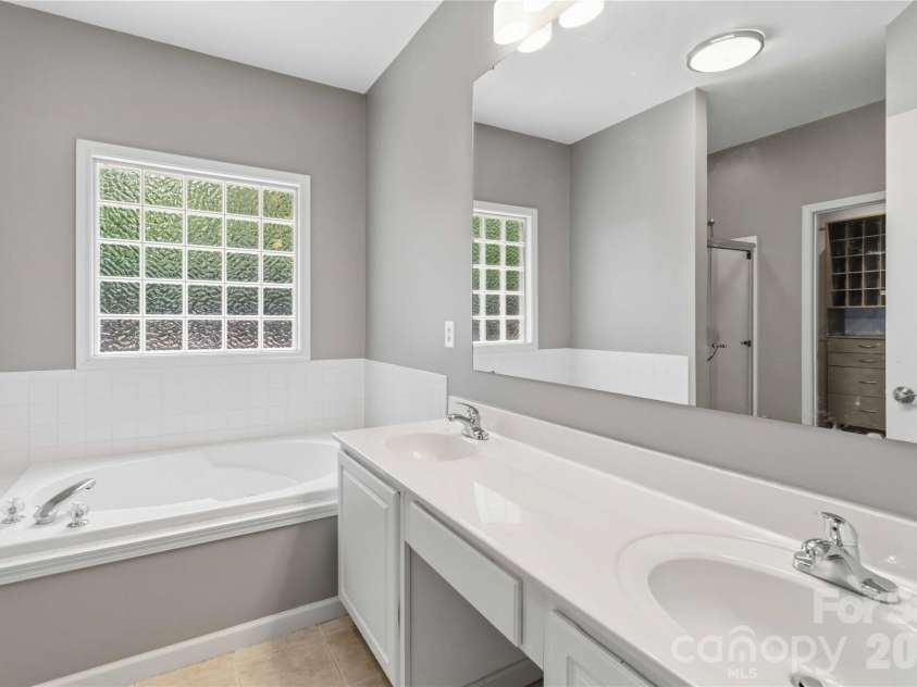 1603 Hunters Place Road, York, SC 29745.  MLS# CAR4392747, YatesRealty ID 37004. 