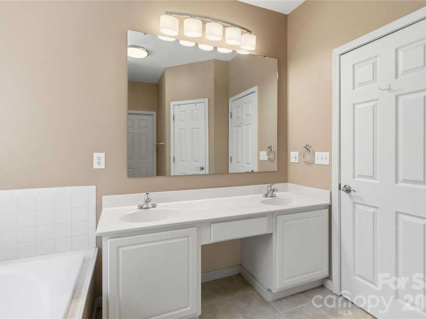 1603 Hunters Place Road, York, SC 29745.  MLS# CAR4392747, YatesRealty ID 37004. 
