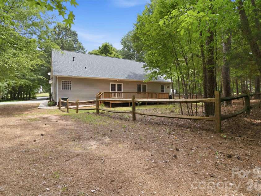 1603 Hunters Place Road, York, SC 29745.  MLS# CAR4392747, YatesRealty ID 37004. 