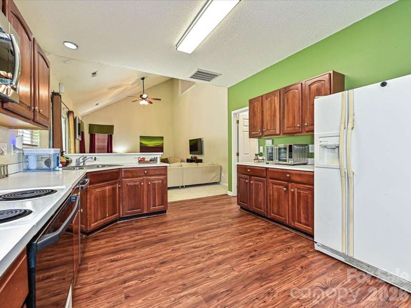 6719 Reedy Creek Road, Charlotte, NC 28215.  MLS# CAR4395097, YatesRealty ID 37005. 