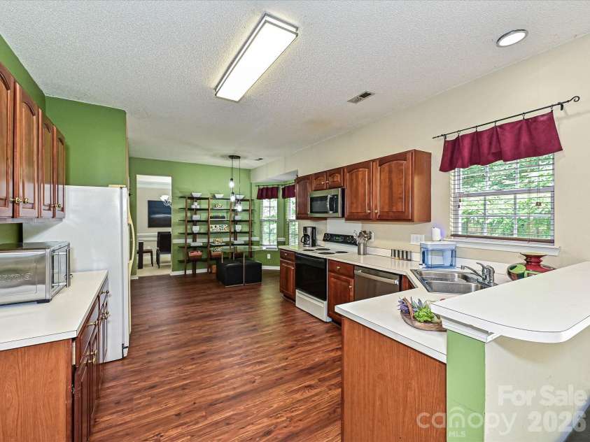 6719 Reedy Creek Road, Charlotte, NC 28215.  MLS# CAR4395097, YatesRealty ID 37005. 