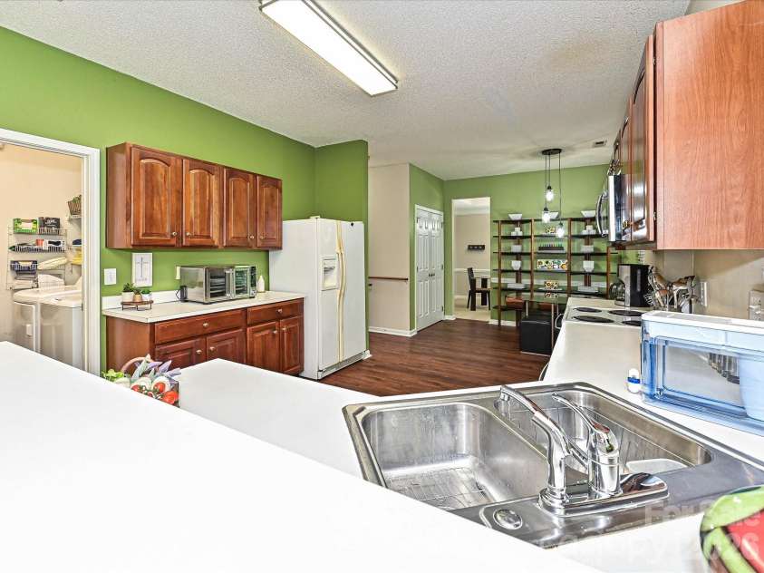 6719 Reedy Creek Road, Charlotte, NC 28215.  MLS# CAR4395097, YatesRealty ID 37005. 
