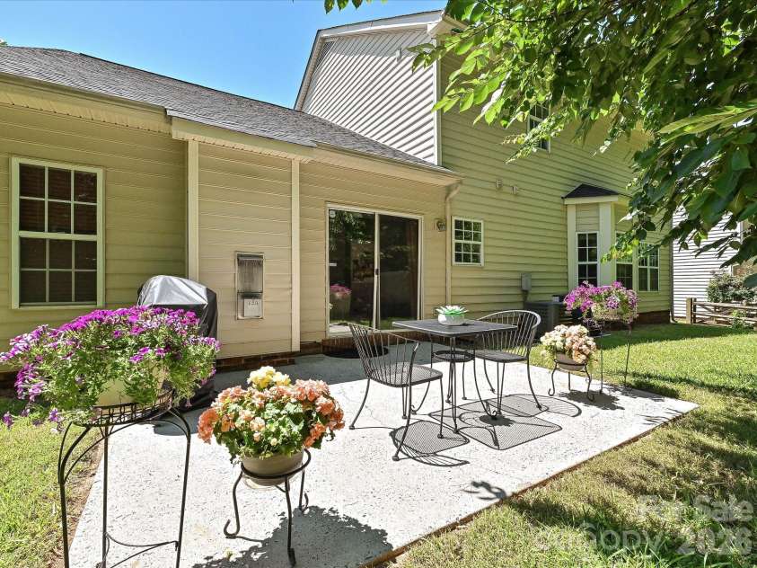 6719 Reedy Creek Road, Charlotte, NC 28215.  MLS# CAR4395097, YatesRealty ID 37005. 