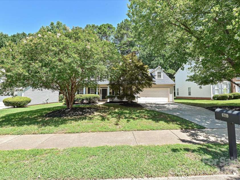 6719 Reedy Creek Road, Charlotte, NC 28215.  MLS# CAR4395097, YatesRealty ID 37005. 